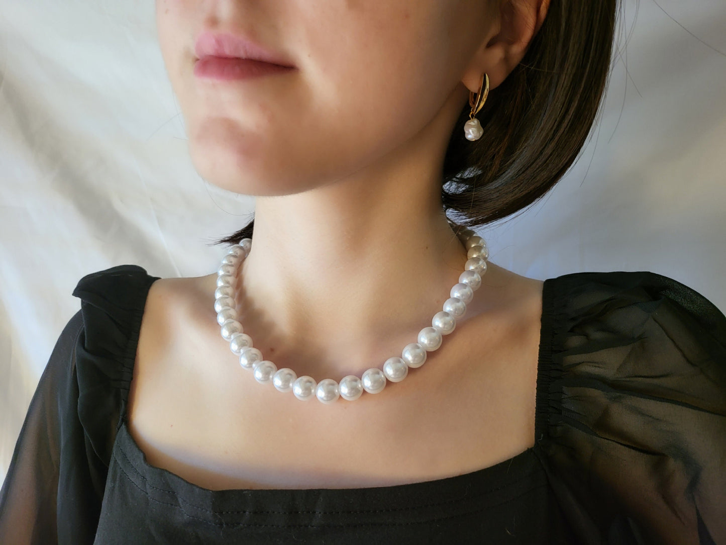 White Round Pearl Necklace, Waterproof.