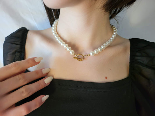 White Round Pearl Necklace, Toggle claps, Waterproof.