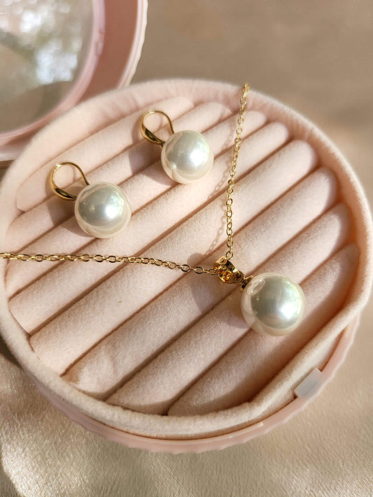 White Round Pearl Necklace, Waterproof.